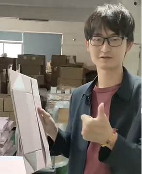 Aron Deng - Sales Manager of YiZhou Packaging