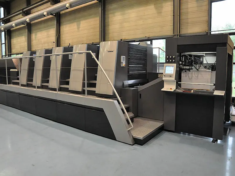 Heidelberg printing press at YiZhou Packaging for high-quality box printing